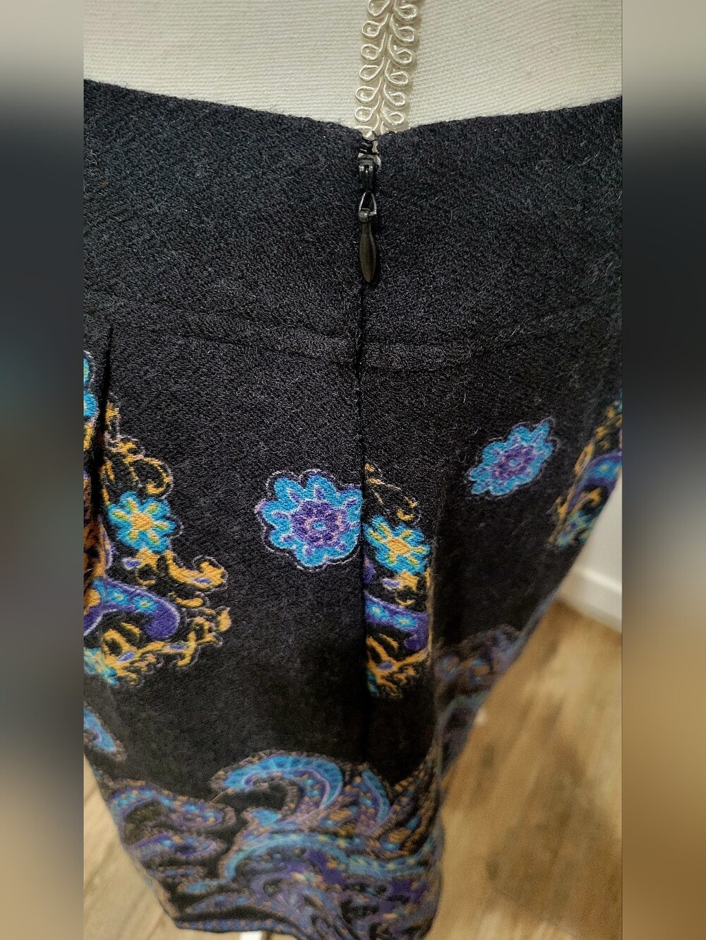 Lands' End 100% Wool Lined Dark Gray & Blue Print Paisley Skirt | Size 8 - Picture 3 of 5